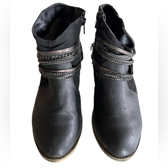 SO Womens 10 M black Ankle Booties Heels Side Zip Black Faux Leather shoes EUC - Picture 9 of 9